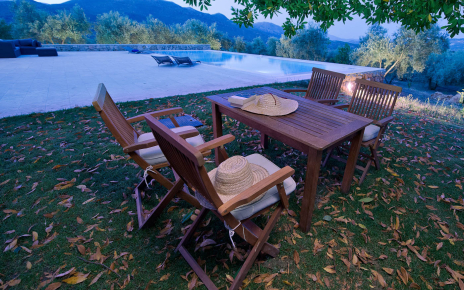 The house in Autumn is also an attractive option